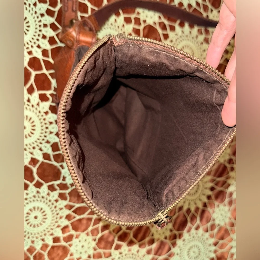 🍀 Lucky Brand Adjustable Leather Crossbody Bag - Picture 6 of 11